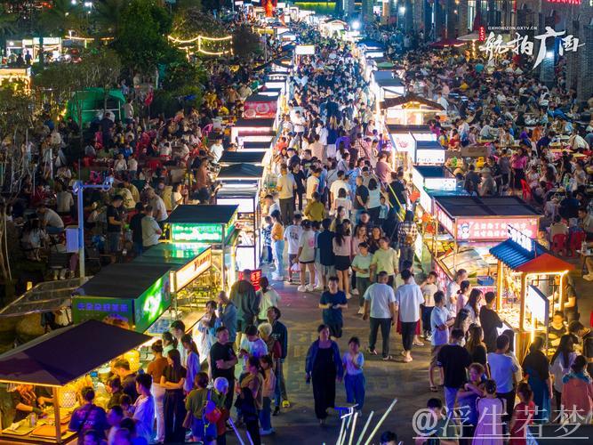 夏日夜经济升腾“烟火气” 夏日夜经济升腾“烟火气”